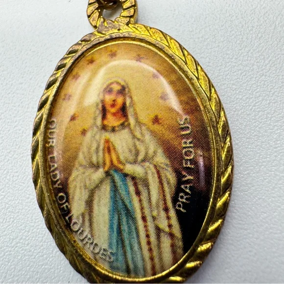 Vintage Our Lady of Lourdes Virgin Mary Pendant Necklace Medal Catholic - Picture 9 of 14